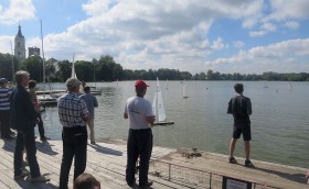 Соревнуются модели