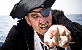 Зачем прятать глаз