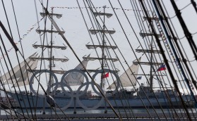 Из рук президента