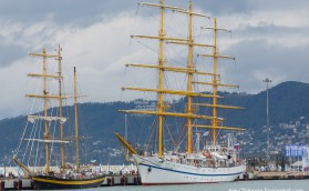 «Надежда» повредила парус