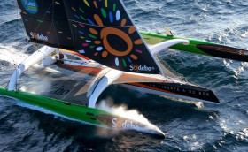 Тома Ковиль продает старый макси-тримаран и строит новый