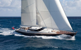 Экипаж суперяхты спас 16 человек!