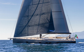 Белье, вино. И яхты