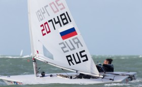 Комиссаров по-прежнему второй