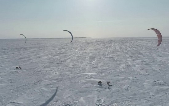 На кайтах из Певека в Лаврентия