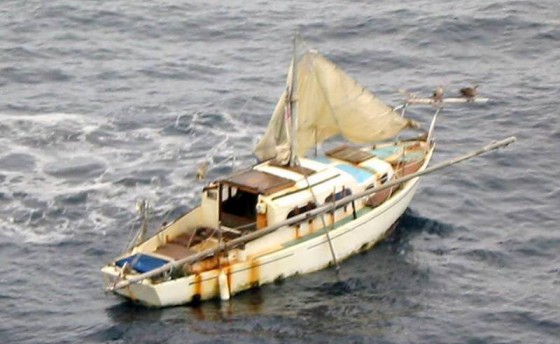 Сначала он поймал черепаху...