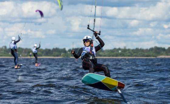 На крыле со змеем