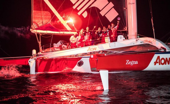 С разницей в три четверти часа