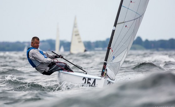 Крутских впереди!