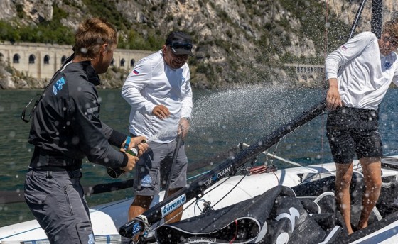 Дедушка и его команда