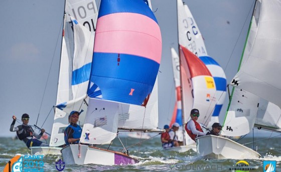 Кадеты рядом с пьедесталом