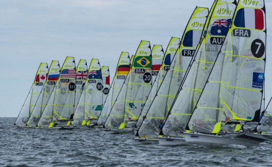 В роли статистов