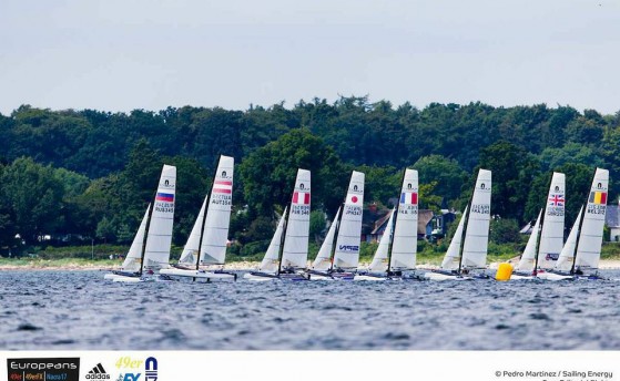 На четырех крыльях