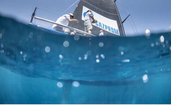 «Броненосец» побеждает и лидирует