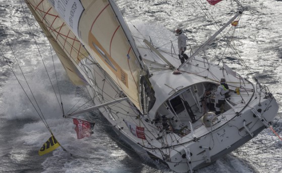 Barcelona World Race. Renault Captur не сдается