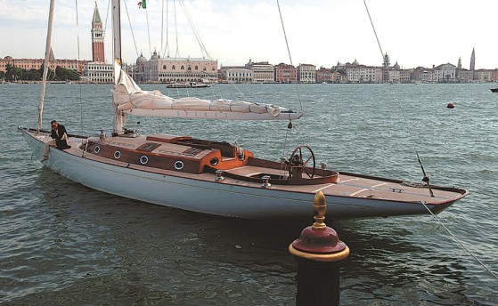 Лодка Бонда выставлена на продажу