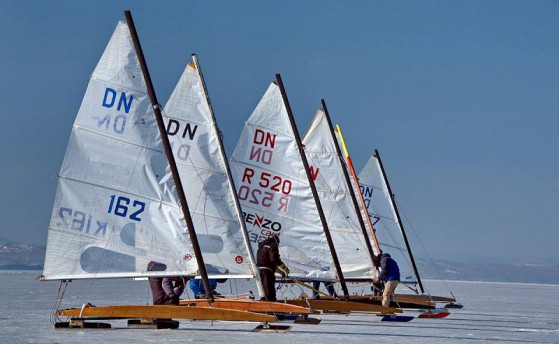 На льду Амурского залива