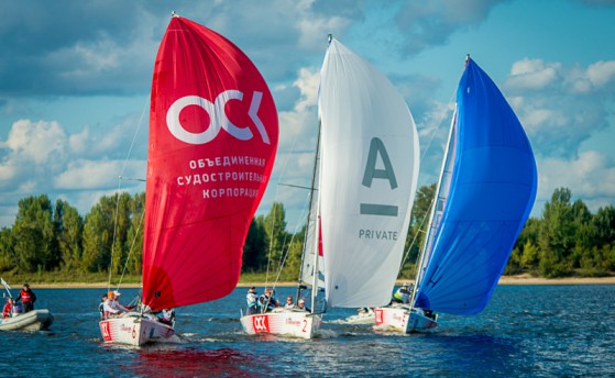 «Повелитель паруса – АЗИЯ» по-прежнему впереди