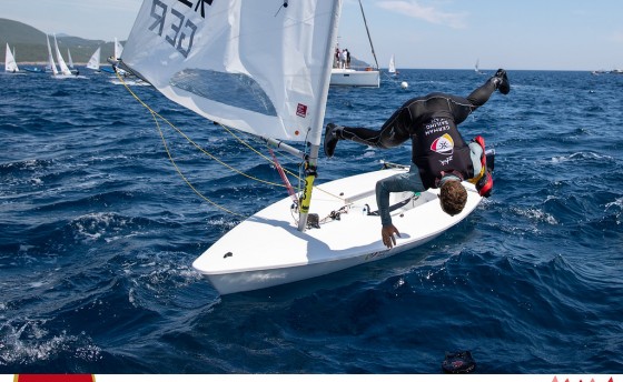 И нырнул в честь победы