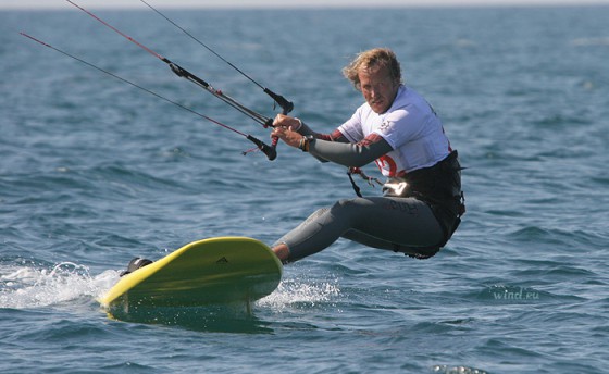 Кайтеры поддержали мост