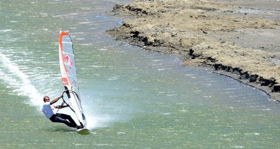 53,27 узла (99 км/час)!