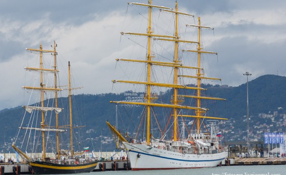 «Надежда» повредила парус