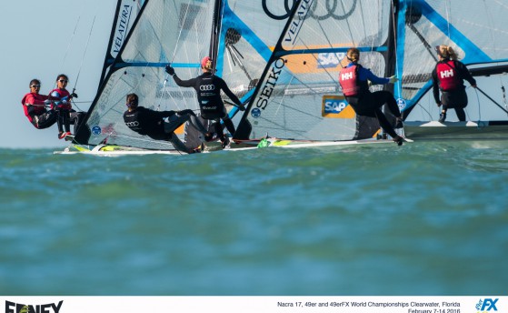 Во втором эшелоне