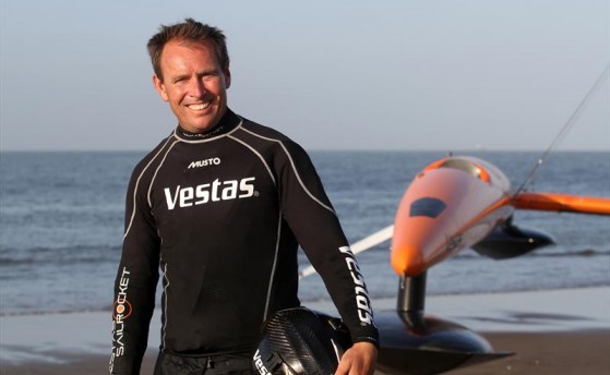 Пол Ларсен напомнил о себе