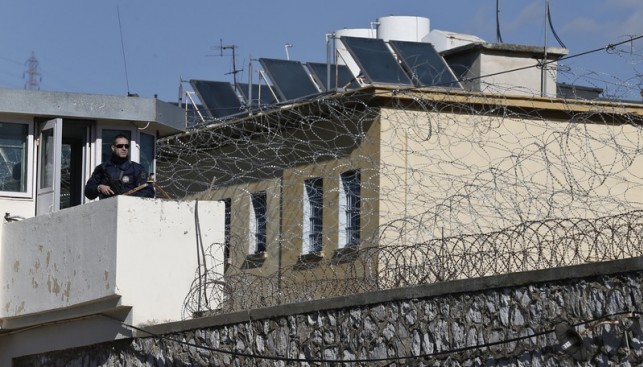 Большинство российских узников содержатся в тюрьме Коридаллос на окраине Афин