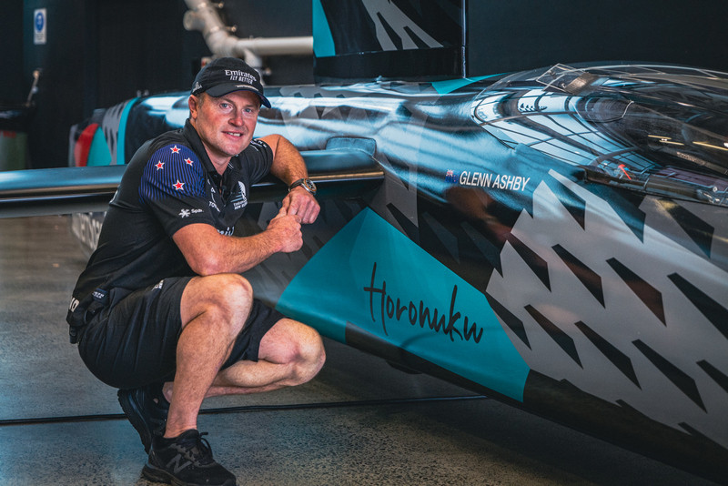 Гленн Эшби у своего детища