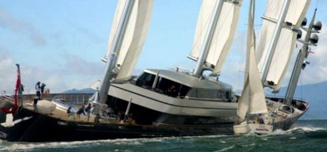 Несколько лет назад "Мальтийский сокол" столкулся с 40-футовой яхтой