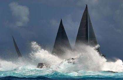 Яхта J-класса Velsheda класса J-класса и скалы острова Сен-Бартелеми (фото Михаэля Курца)