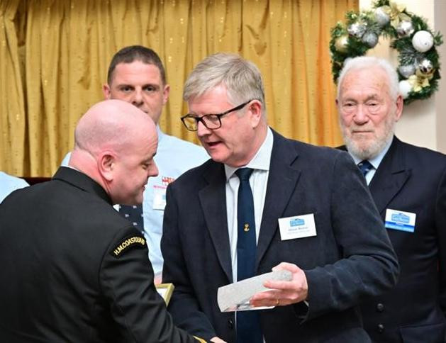 ...вручена спасателям Ньюхейвена и Лидда