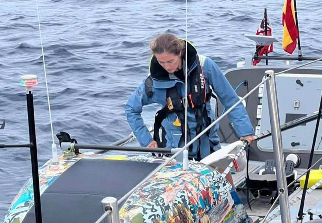 Ребекка Ферри на борту своей лодки