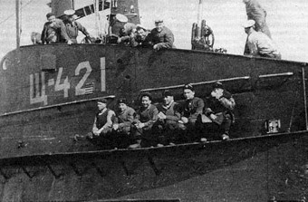 Экипаж «Щ-421» после похода. 1942 г.