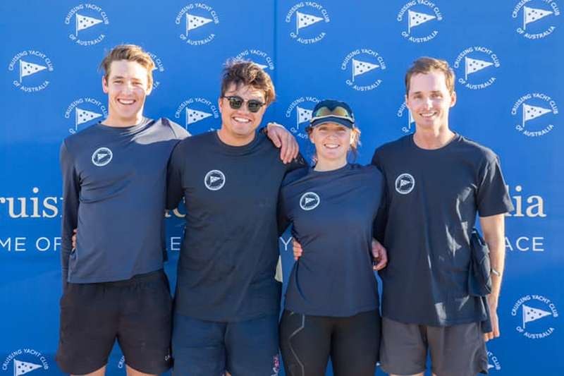 Гарри Холл, Джеймс Ходжсон, Джесс Граймс, Том Граймс (слева направо).