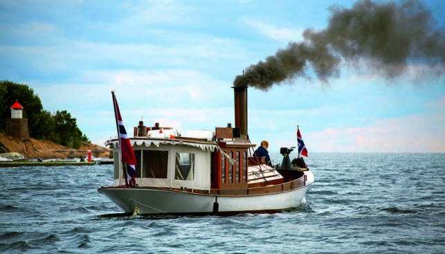 Паровое суденышко с китобойной пушкой в Драмменсфьорде – своего рода местный символ