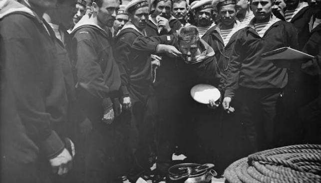 К чарке! На борту броненосного крейсера «Дмитрий Донской». 1893 г.