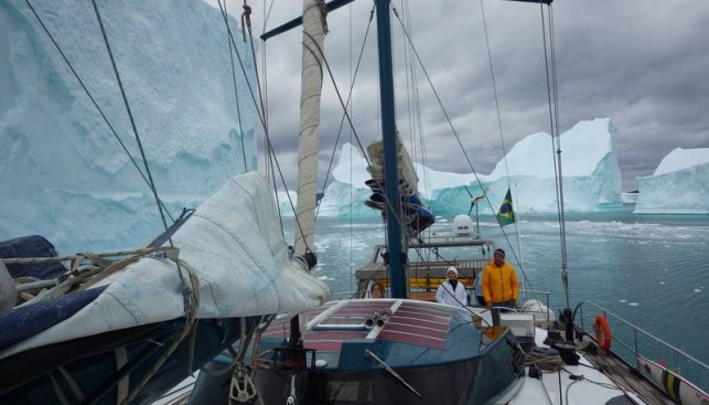 Pangaea в окружении льдов