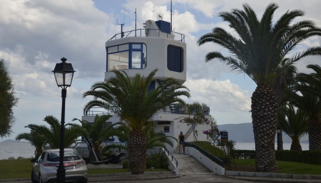 Здесь «живут» те, кто дает яхтсменам добро на продолжение плавания