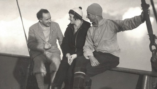 Гренландия. Рокуэлл Кент с супругой дают интервью заезжему журналисту