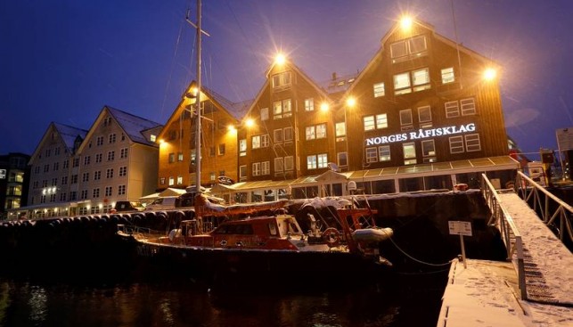 Еще только ноябрь, но на улицах уже по-зимнему много снега