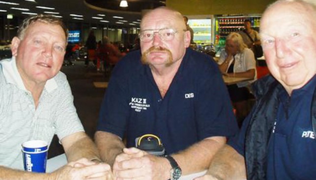 Экипаж «Kaz-II» - последний снимок: Дерек Баттен, Питер и Джеймс Танстеды