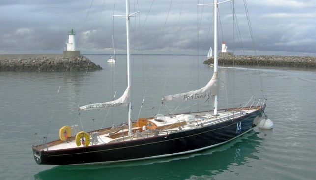 Наши дни. Pen Duick II в гавани города Киберон