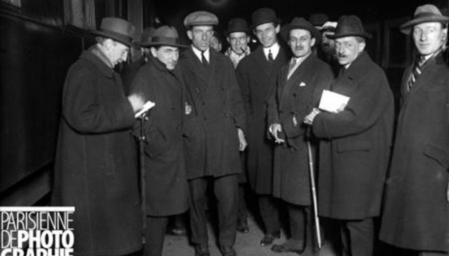 После окончания кругосветного рейса Париж встретил Алена Жербо ажиотажем журналистов и интересом политиков, 1929 г.