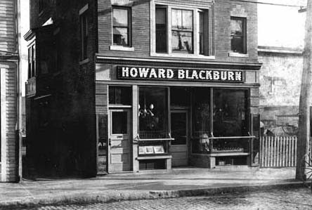 Историческое здание Blackburn Tavern не сохранилось. Зато уцелел дом, куда переехала таверна, вот его адрес: USA, Massachusetts, Gloucester, 289 Main Street. Сейчас здесь Halibut Point Restaurant («центр палтуса»)