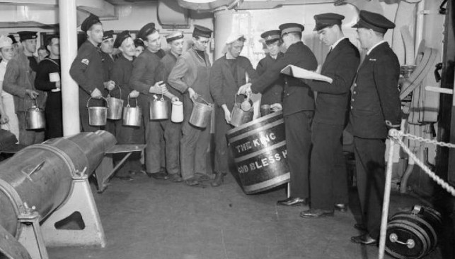 На бочке написано «Боже, храни короля»