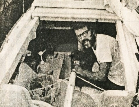 Джерри Спис в кокпите-каюте Yankee Girl (фото из английских газет 1979 года)