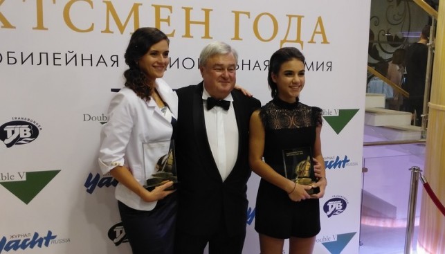 Татьяна Журавлева и Яна Резникова с издателем журнала Yacht Russia Василием Сенаторовым