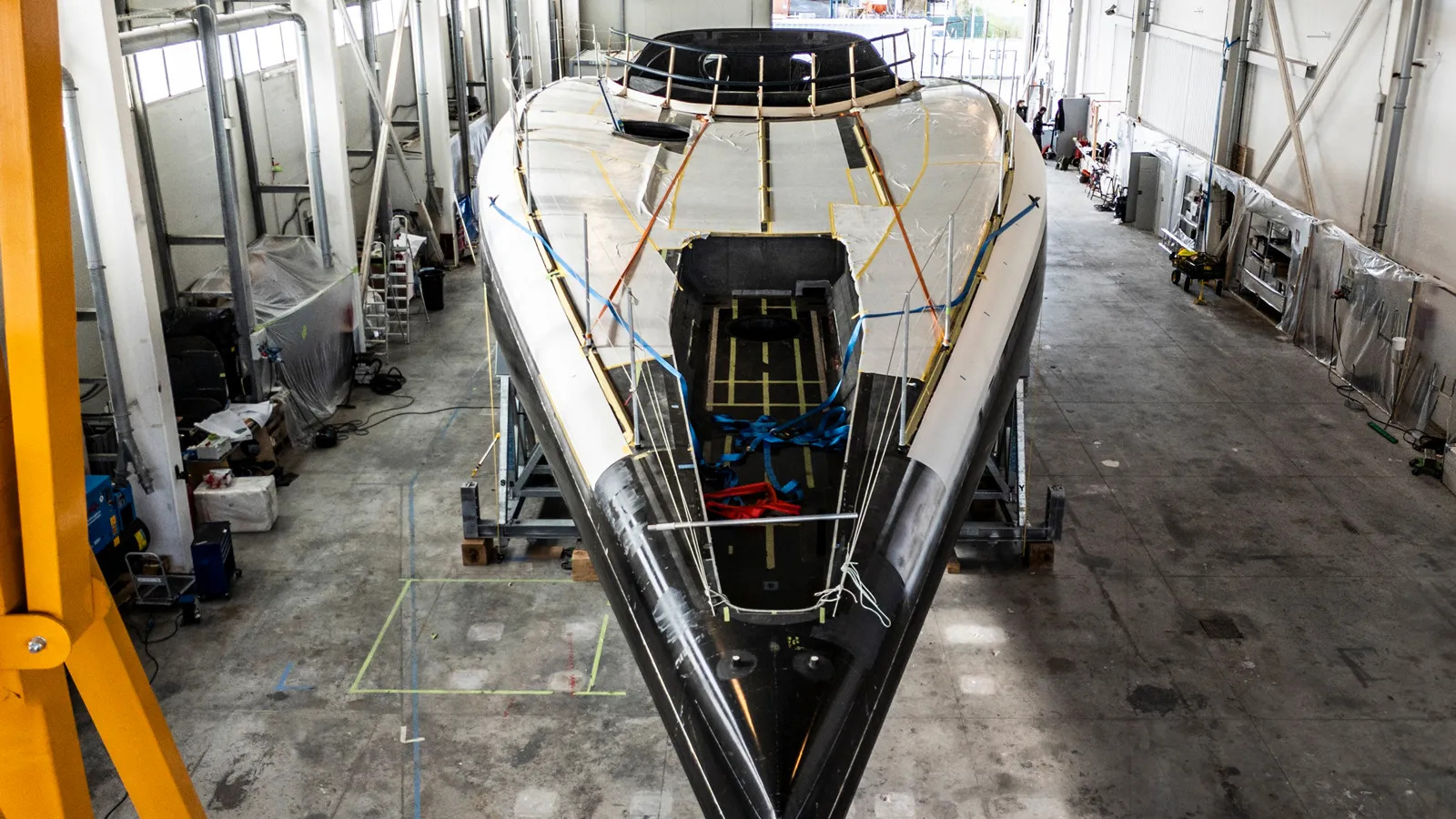 Корпус Ferrari Hypersail после снятия с матрицы